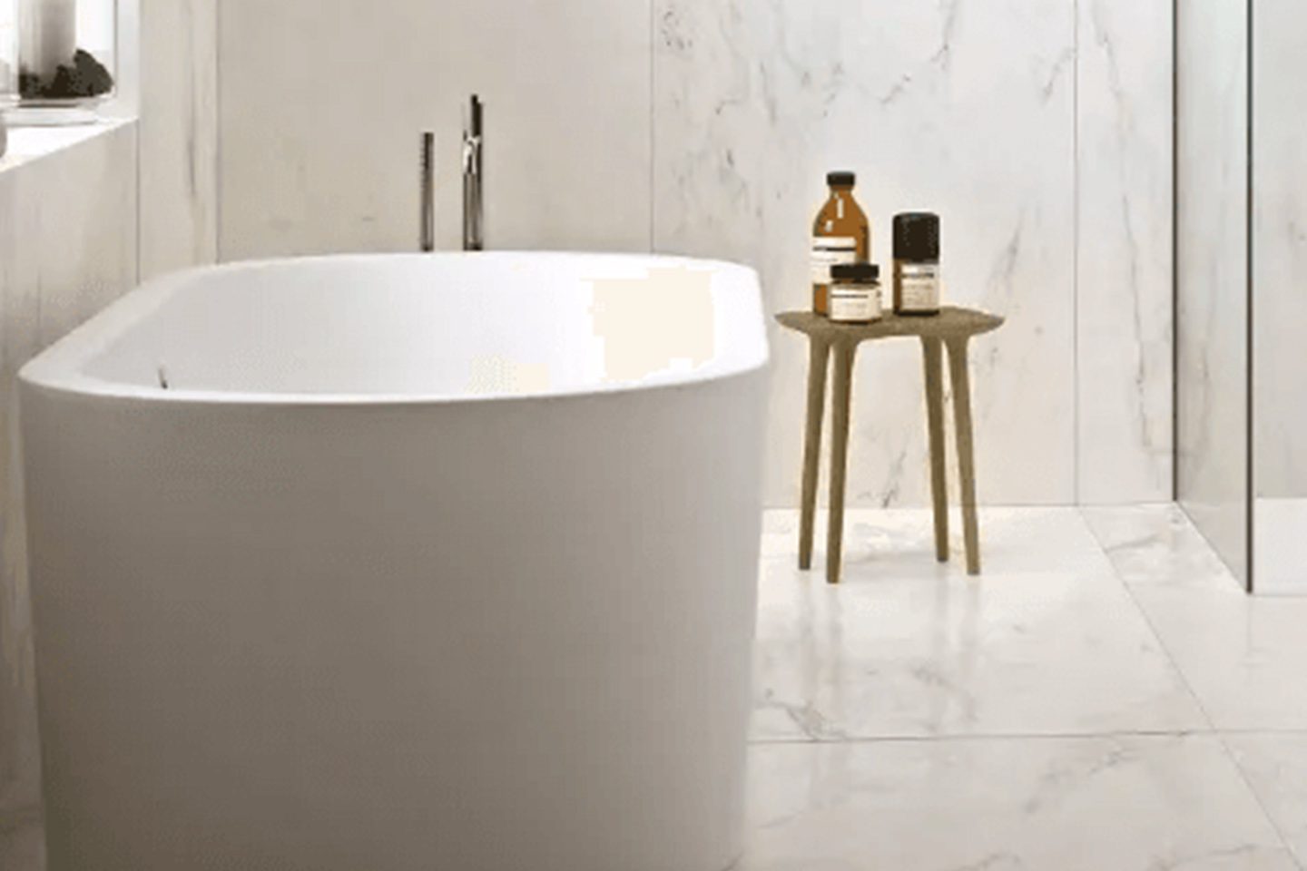 A white tub sitting in the middle of a bathroom.